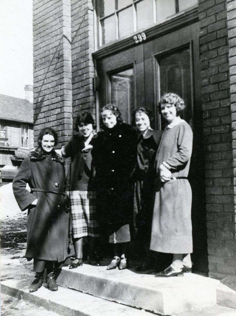 1925-Girls-from-1st-class-WBTS_50per
